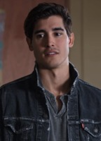 Henry Zaga