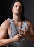 Steve Howey