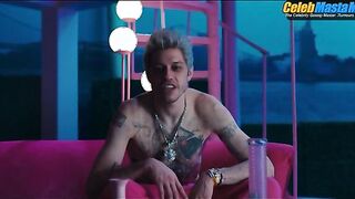 PETE DAVIDSON NUDE/SEXY SCENE IN SATURDAY NIGHT LIVE
