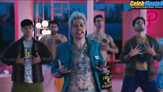 PETE DAVIDSON NUDE/SEXY SCENE IN SATURDAY NIGHT LIVE