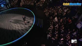 ALEXANDER SKARSGARD NUDE/SEXY SCREENSHOT 2 IN 2016 MTV MOVIE AWARDS