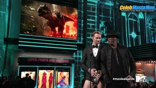 ALEXANDER SKARSGARD NUDE/SEXY SCREENSHOT 5 IN 2016 MTV MOVIE AWARDS