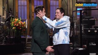 JOHN KRASINSKI AND PETE DAVIDSON NUDE/SEXY SCENE IN SATURDAY NIGHT LIVE