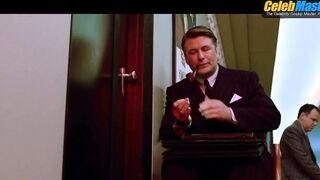 LEONARDO DICAPRIO NUDE/SEXY SCENE IN THE AVIATOR
