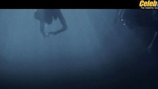 LEONARDO DICAPRIO NUDE/SEXY SCENE IN THE BEACH