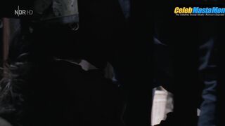 HANNES WEGENER NUDE/SEXY SCREENSHOT 4 IN POLIZEIRUF 110