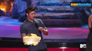 ZAC EFRON NUDE/SEXY SCENE IN 2014 MTV MOVIE AWARDS