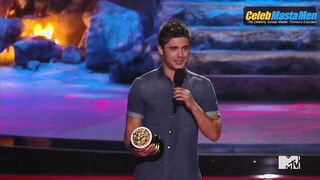 ZAC EFRON NUDE/SEXY SCENE IN 2014 MTV MOVIE AWARDS