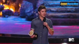 ZAC EFRON NUDE/SEXY SCREENSHOT 4 IN 2014 MTV MOVIE AWARDS