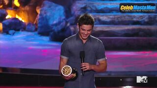 ZAC EFRON NUDE/SEXY SCREENSHOT 5 IN 2014 MTV MOVIE AWARDS