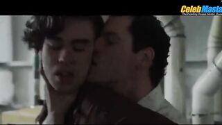 GONZALO KINDELAN AND MATEO MEDINA NUDE/SEXY SCREENSHOT 2 IN ENTRE TIERRAS
