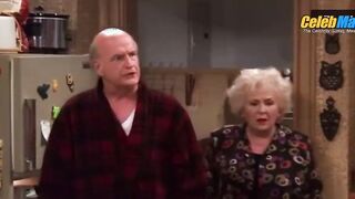 BRAD GARRETT NUDE/SEXY SCENE IN EVERYBODY LOVES RAYMOND