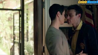 THOMAS DOHERTY AND JASON GOTAY NUDE/SEXY SCENE IN GOSSIP GIRL