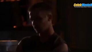 CAM GIGANDET AND ADAM BRODY AND BENJAMIN MCKENZIE NUDE/SEXY SCENE IN THE O.C.