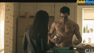 TYLER HOECHLIN NUDE/SEXY SCENE IN SUPERMAN & LOIS